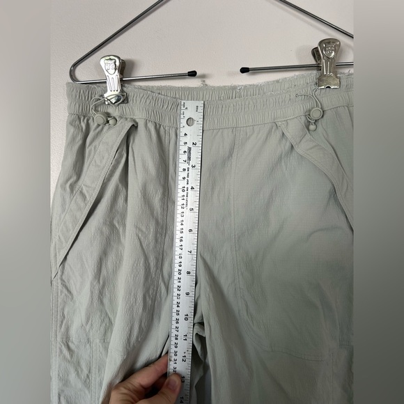 Athleta TREKKIE HIGH RISE PARACHUTE PANT Size 2 Celadon Tint - Picture 3 of 6